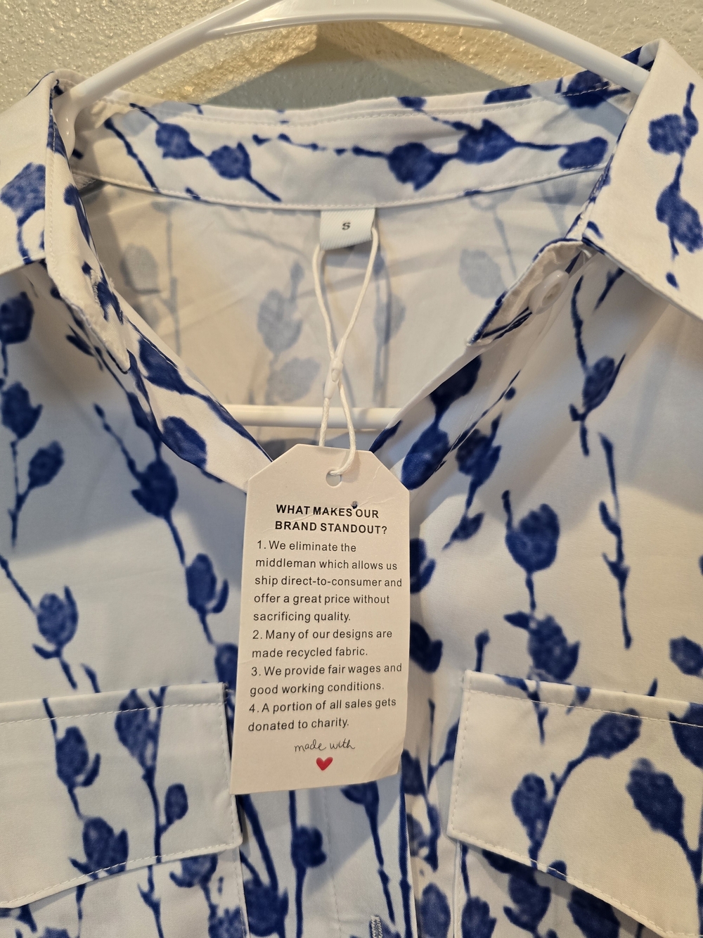 Women's White & Blue Floral Button-Up Blouse - Picture 3 of 4